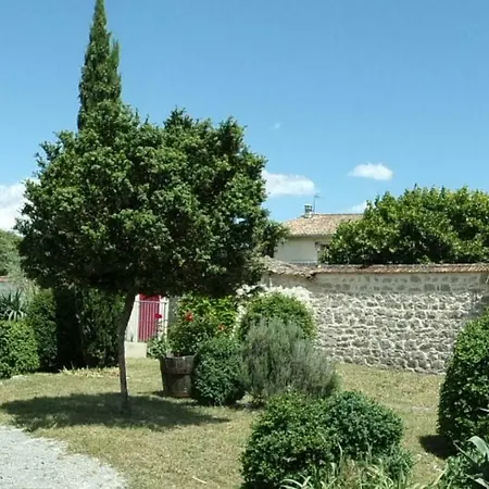 Guest house Gite L'Escoussou Dans Veritable Mas En Pierres, 6 Pers, 4Ch, 120M2, Charme, Nature, Piscine Chauffee, Sud Ardeche 4*