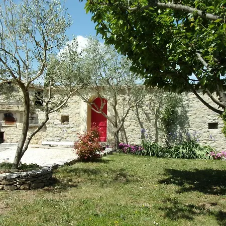 Gite L'Escoussou Dans Veritable Mas En Pierres, 6 Pers, 4Ch, 120M2, Charme, Nature, Piscine Chauffee, Sud Ardeche Guest house